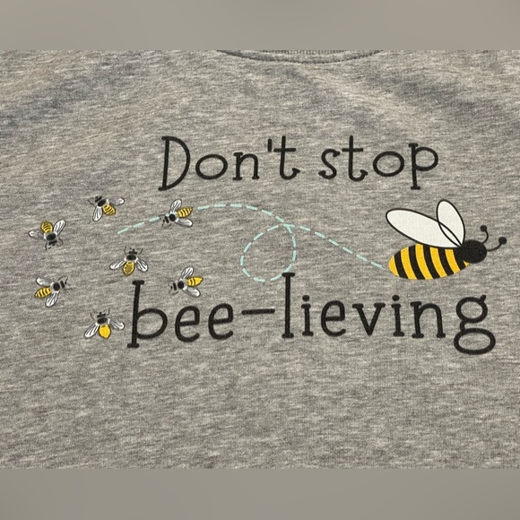 Pepper Paisley & Co | Don’t Stop Beelieving Sweatshirt | Large - Picture 2 of 9